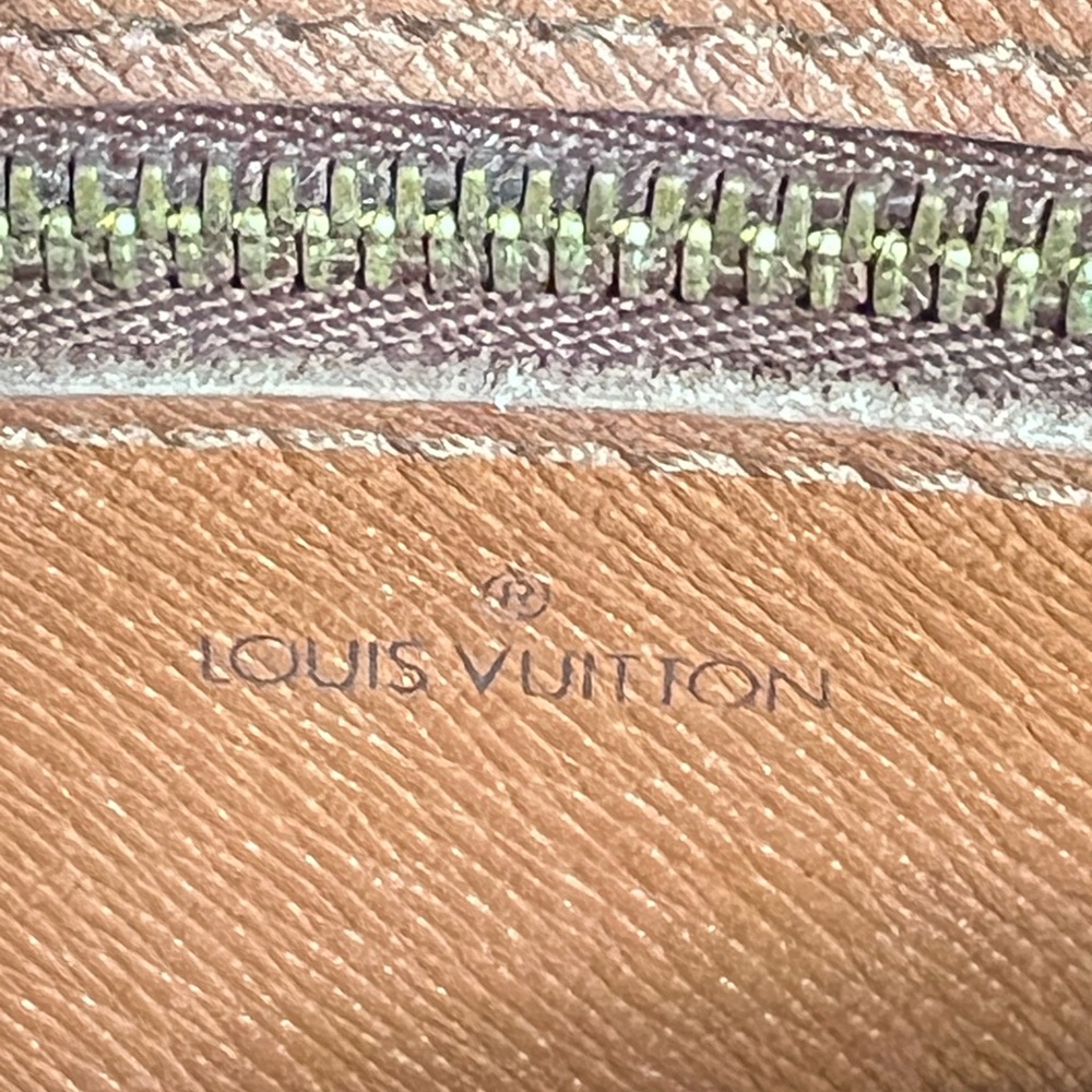 LOUIS VITTON EPI Jeune Fille Epi Crossbody in Kenyan Fawn color - Picture 6 of 16